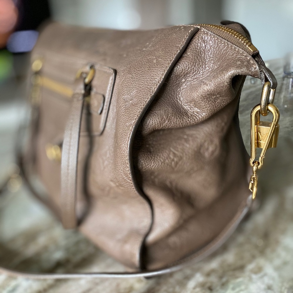 LOUIS VUITTON Empreinte Lumineuse PM Bag - Picture 6 of 14